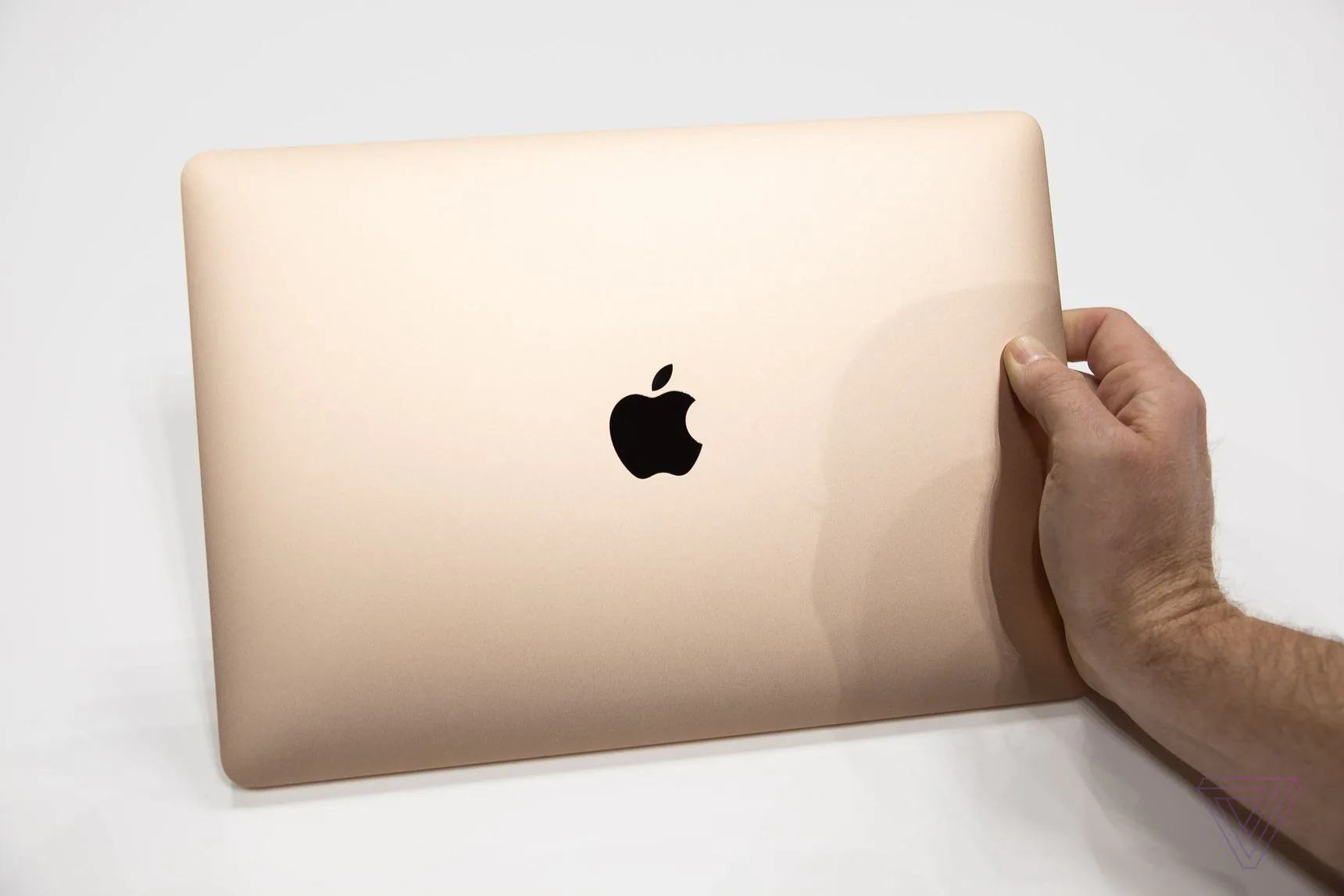 Trên tay MacBook Air 2018: phiên bản MacBook 12-inch màn hình to hơn, cấu hình mạnh mẽ hơn