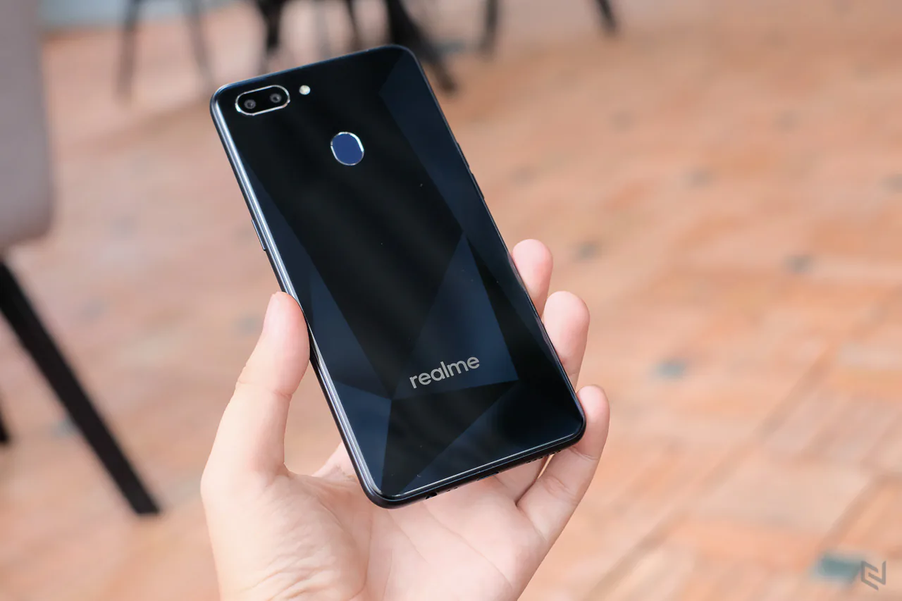 Cận cảnh Realme 2, thương hiệu từ OPPO, giá mềm hơn
