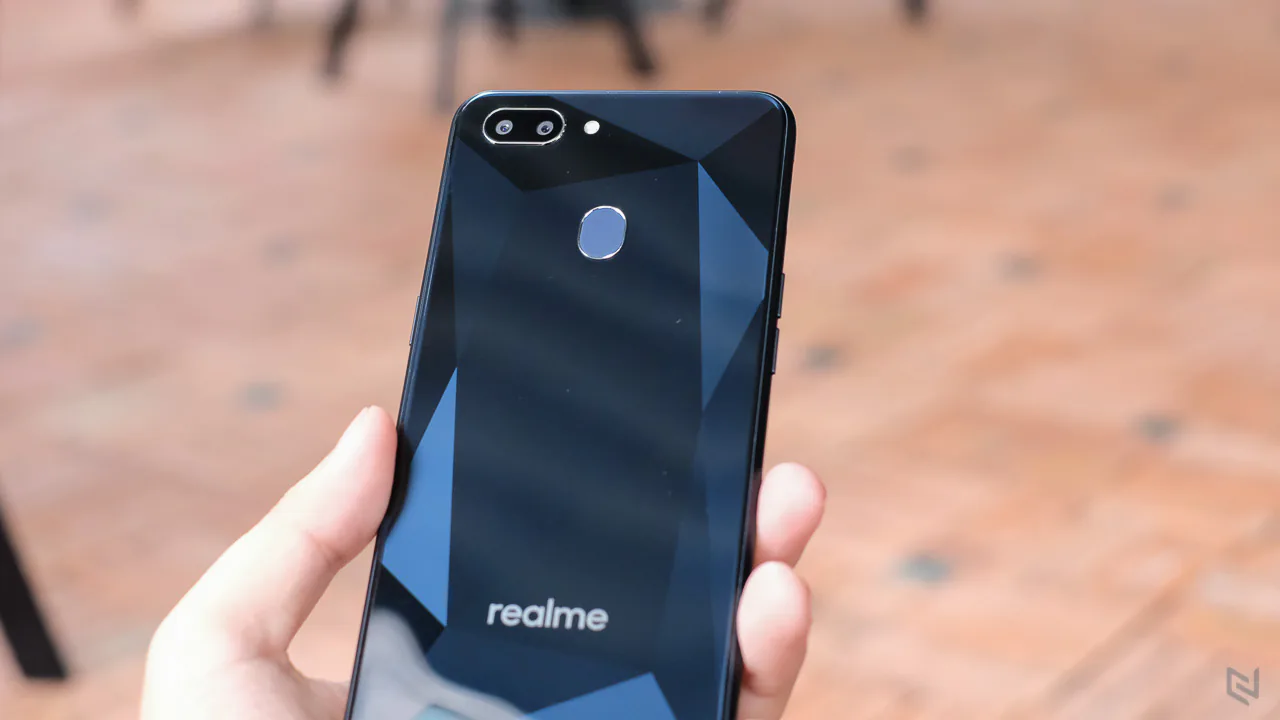 Cận cảnh Realme 2, thương hiệu từ OPPO, giá mềm hơn