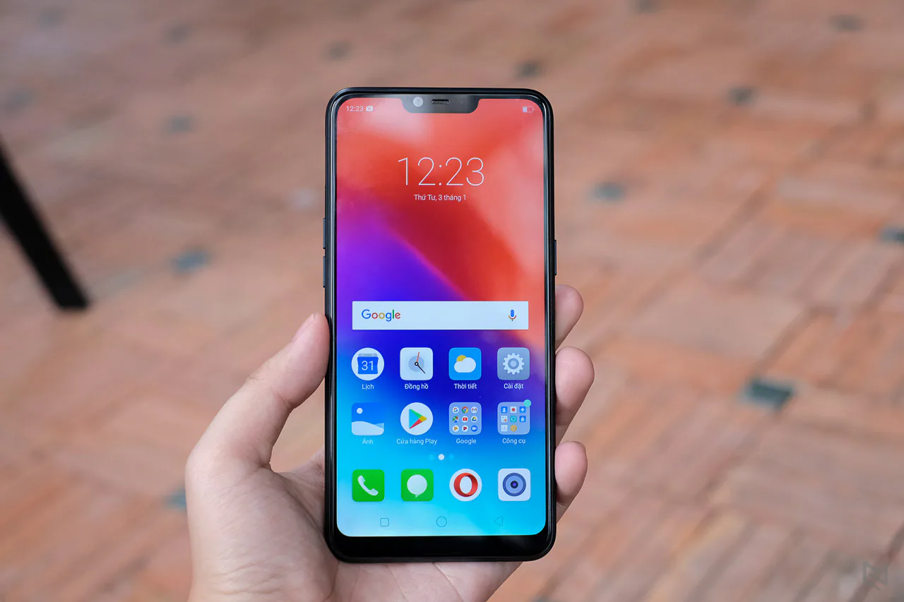 Cận cảnh Realme 2, thương hiệu từ OPPO, giá mềm hơn