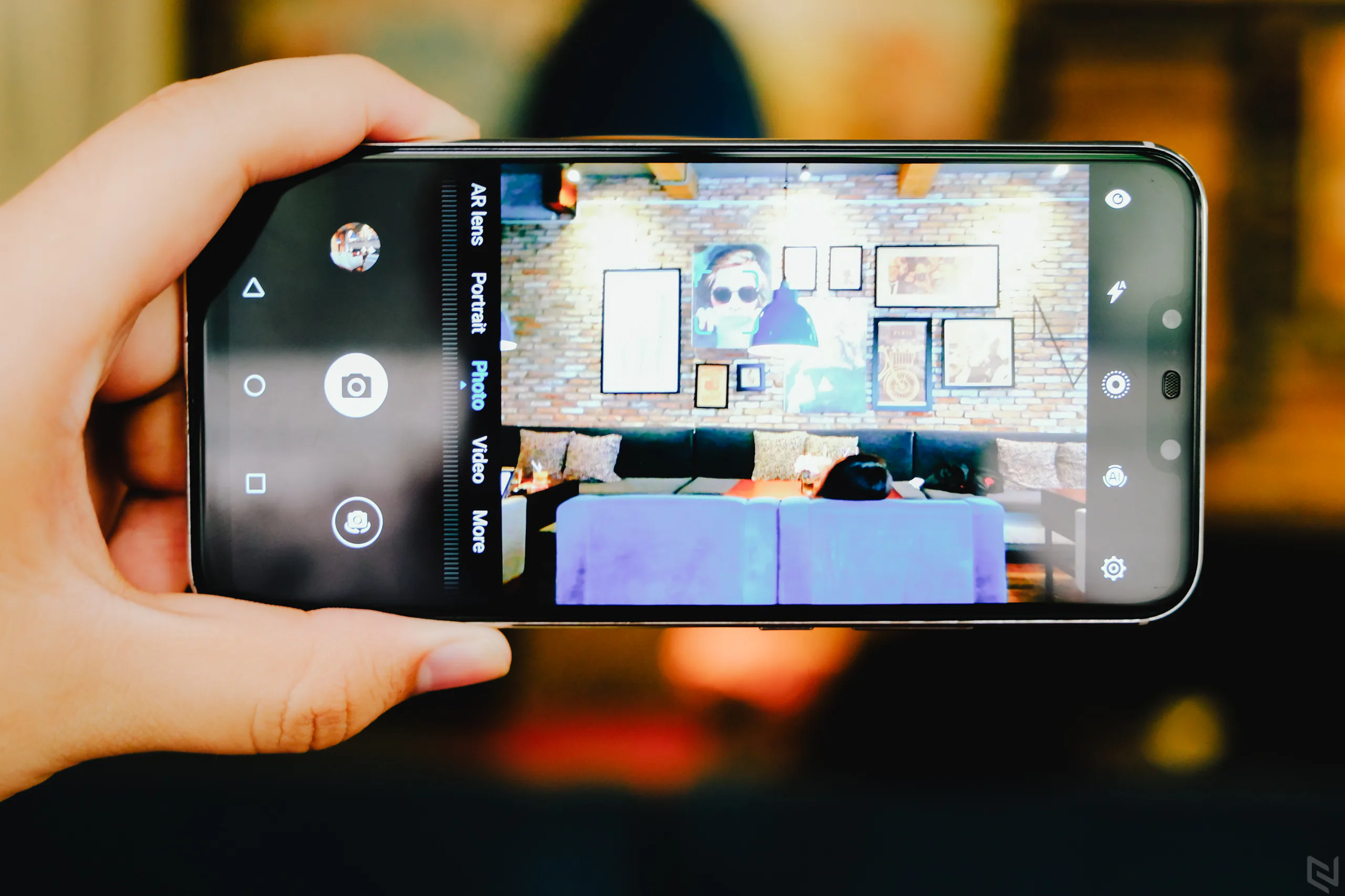 Cận cảnh Huawei Nova 3i màu trắng ngọc trai, rất đẹp và rất sang