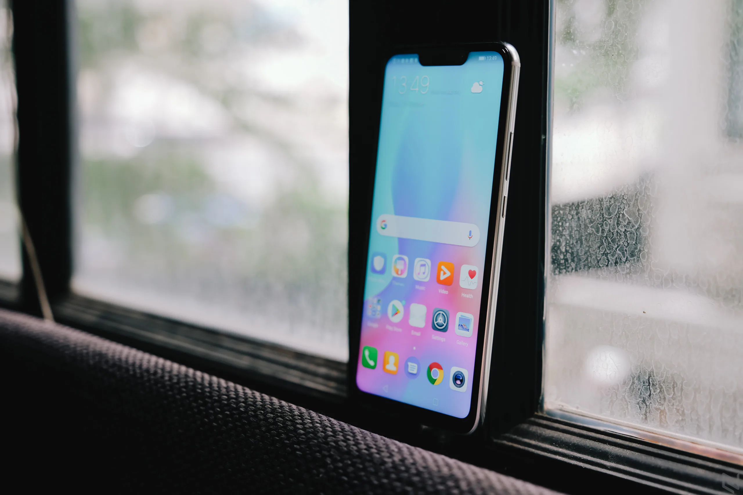 Cận cảnh Huawei Nova 3i màu trắng ngọc trai, rất đẹp và rất sang