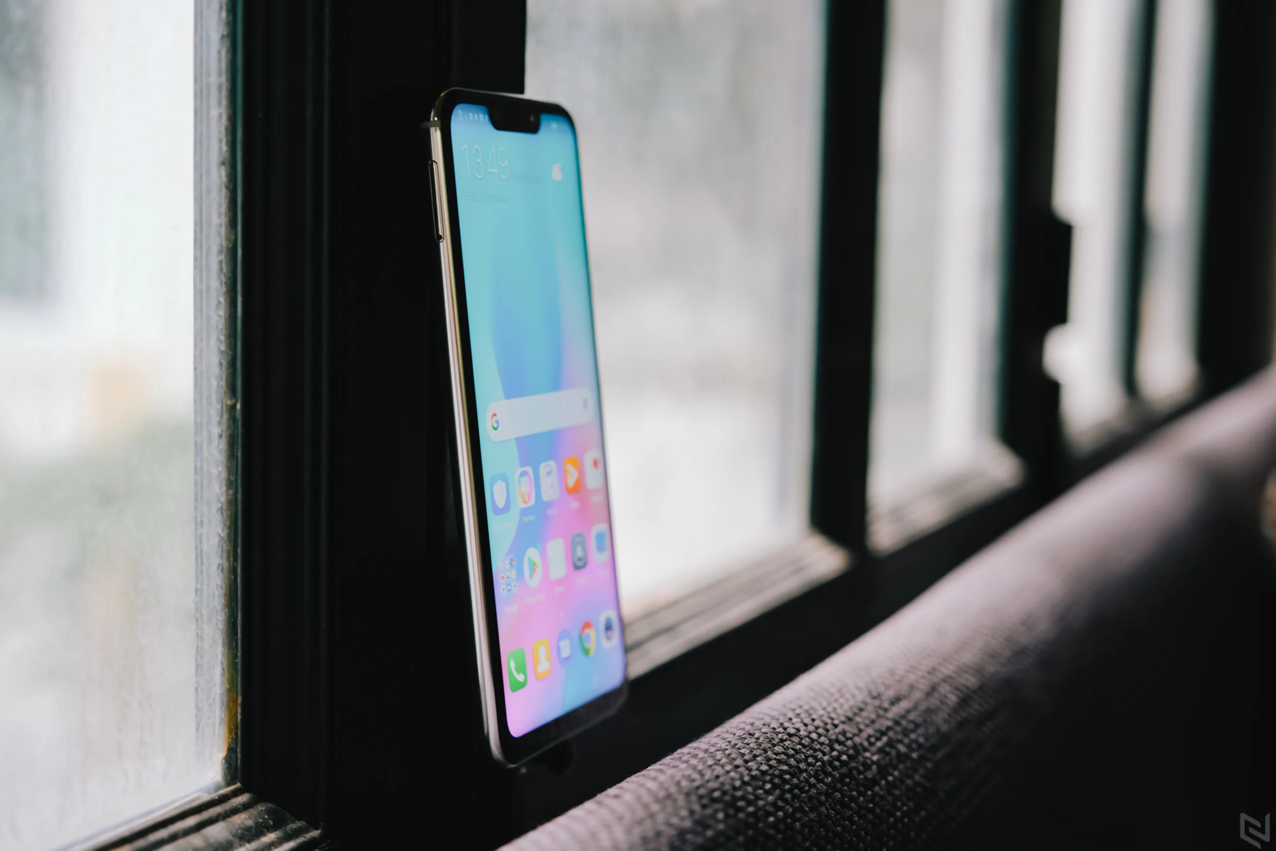 Cận cảnh Huawei Nova 3i màu trắng ngọc trai, rất đẹp và rất sang