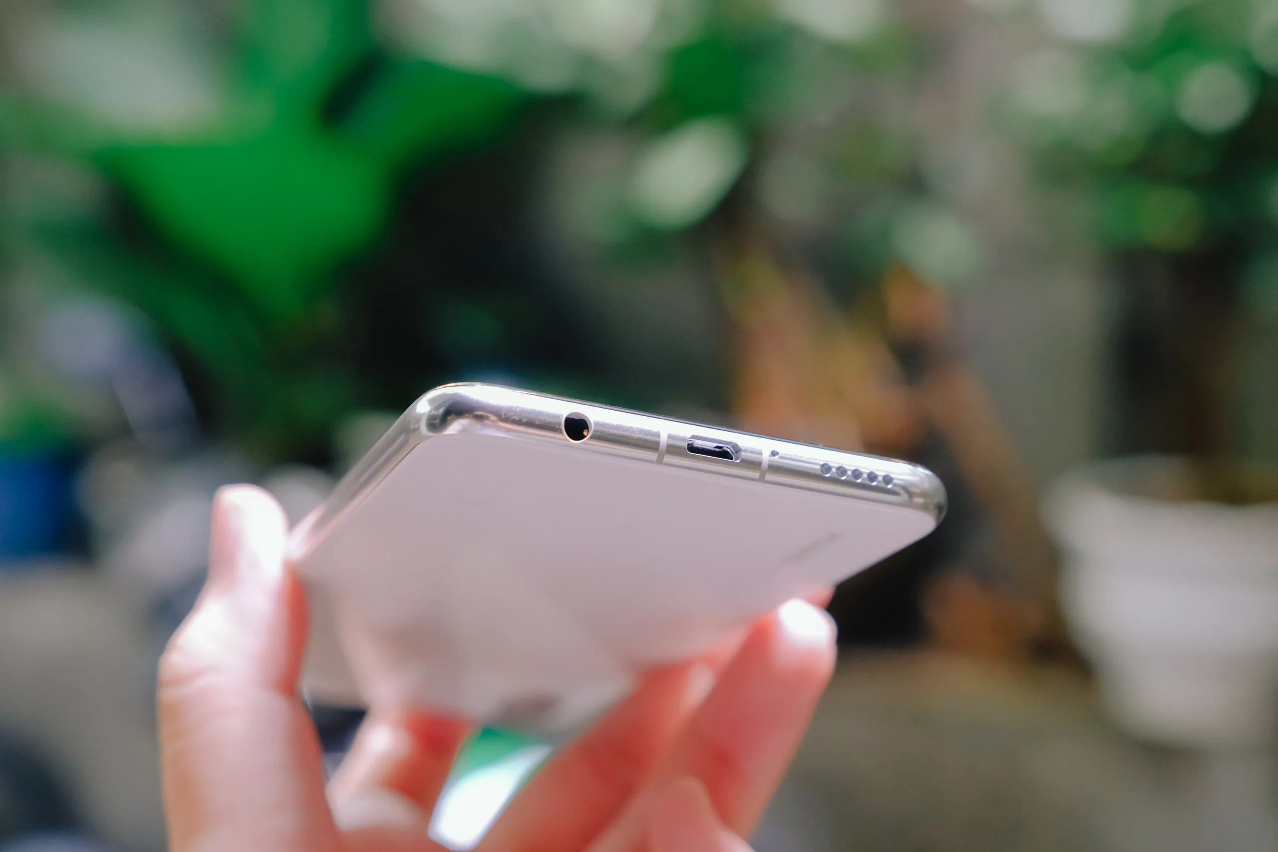 Cận cảnh Huawei Nova 3i màu trắng ngọc trai, rất đẹp và rất sang
