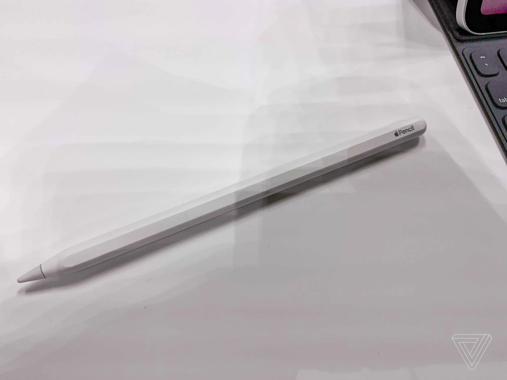 Cùng với iPad Pro, Apple giới thiệu Pencil 2 và Smart Keyboard Folio
