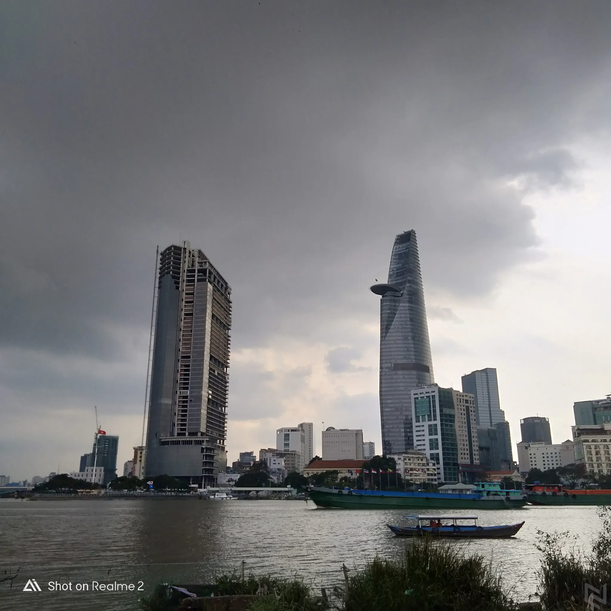 Đánh giá Realme 2: Thiết kế sang chảnh, màn hình "tai thỏ" giá bình dân
