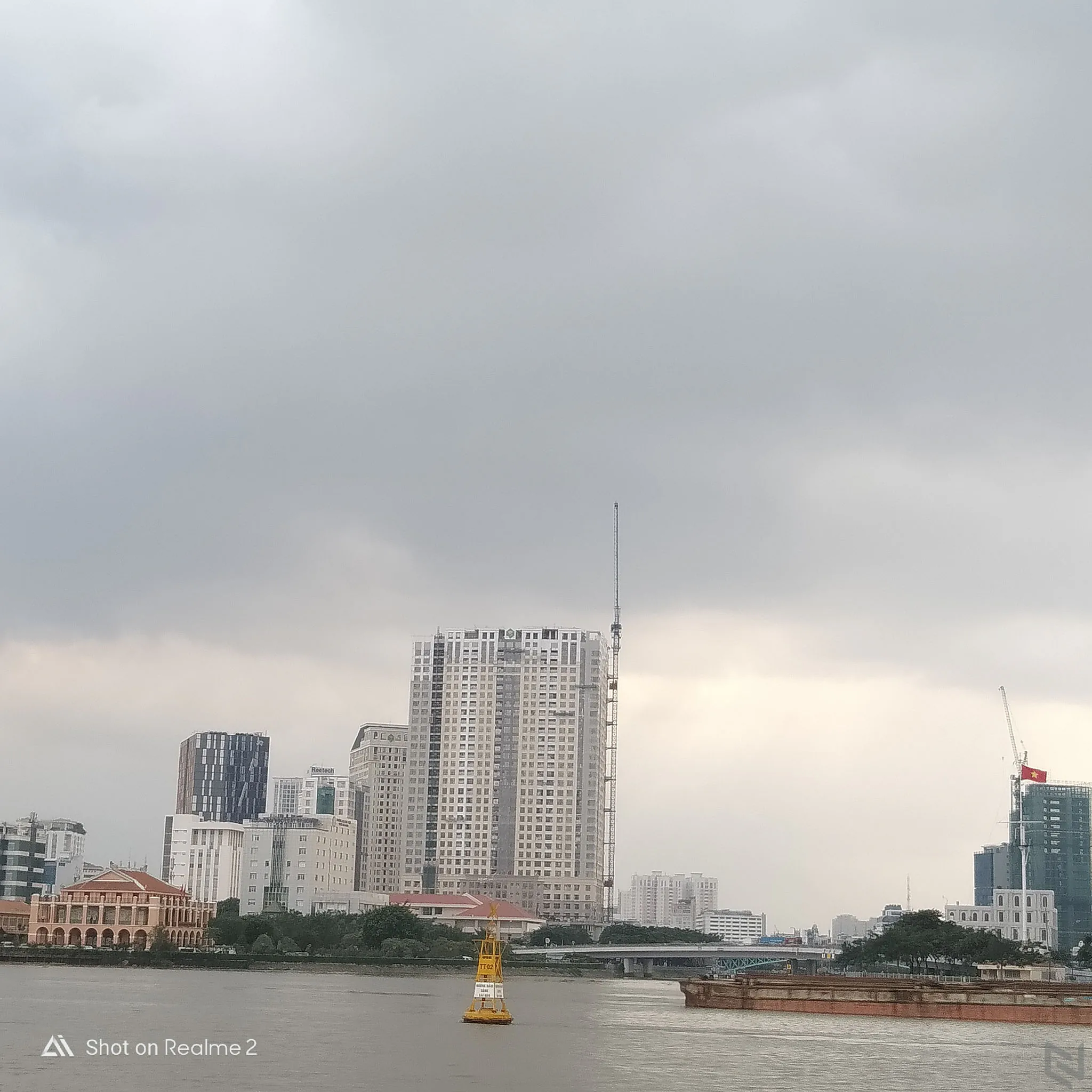 Đánh giá Realme 2: Thiết kế sang chảnh, màn hình "tai thỏ" giá bình dân