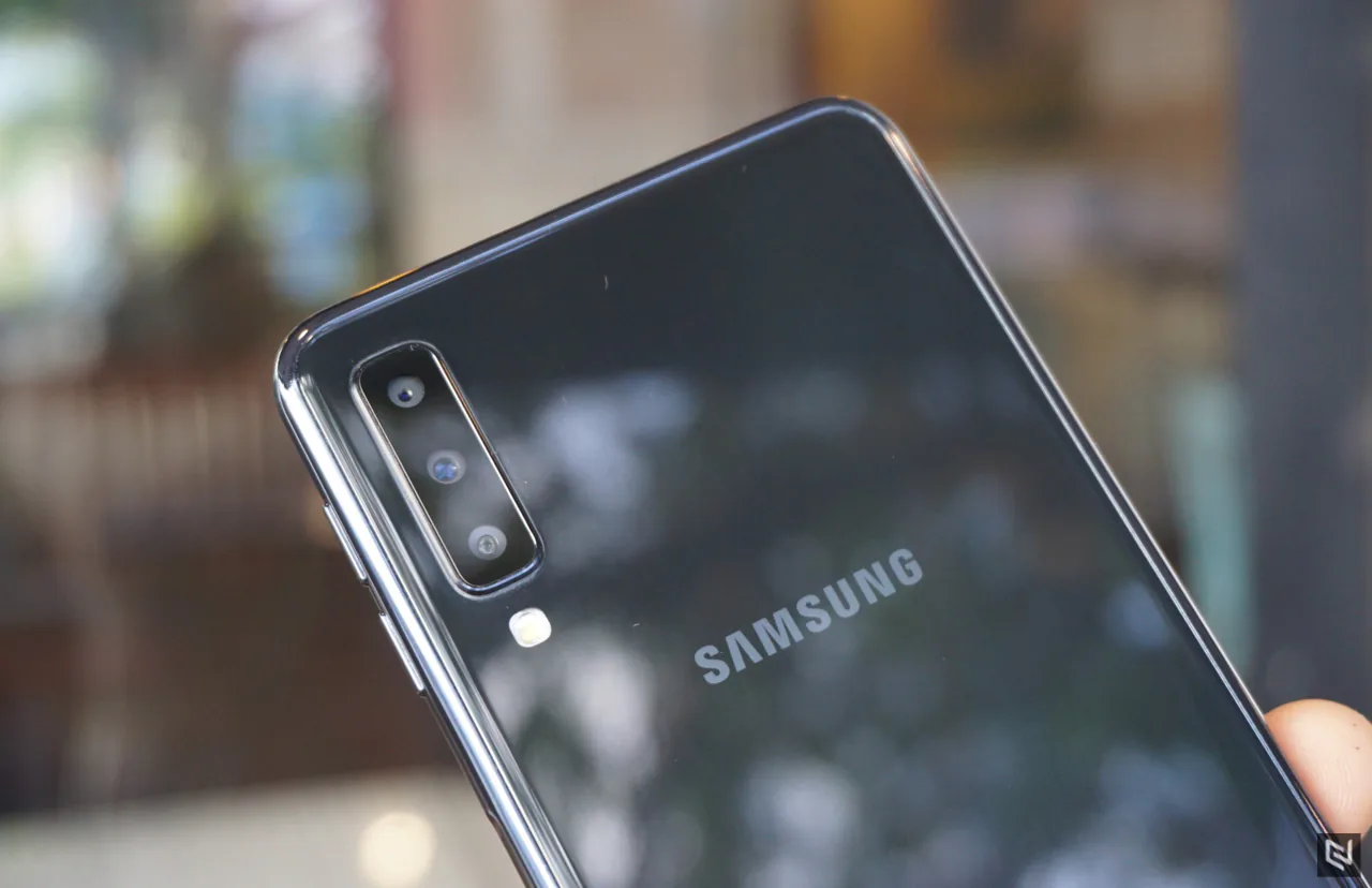 So sánh nhanh Realme 2 Pro và Samsung Galaxy A7 (2018)