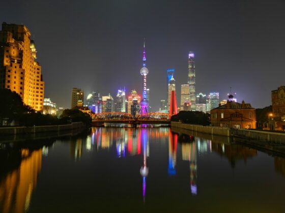 Huawei mang tính năng chụp đêm trên dòng điện thoại cao cấp lên Nova 3/3i và công bố mức giá mới