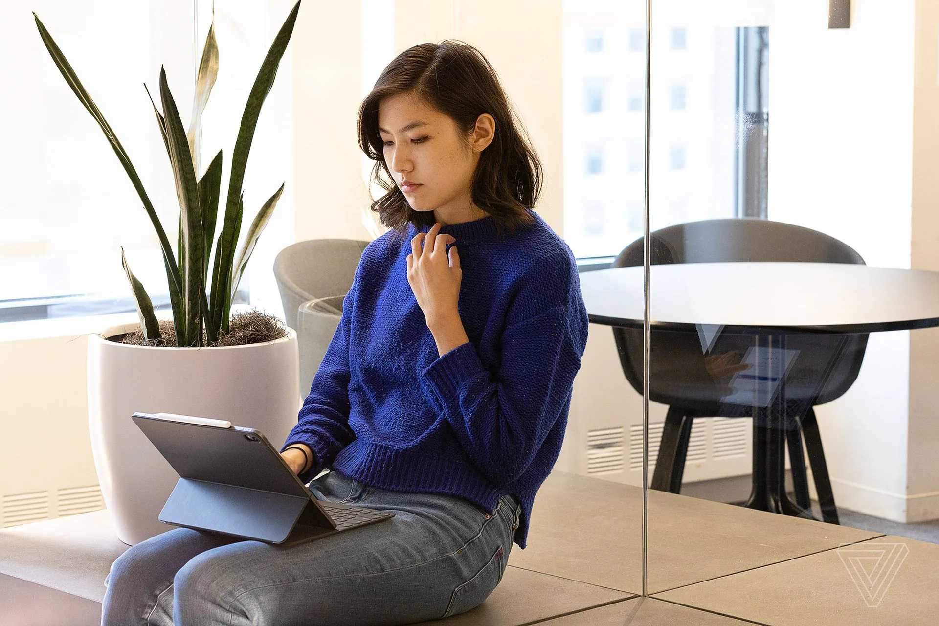 iPad Pro 2018 mạnh hơn laptop nhưng có thể thay thế được laptop?