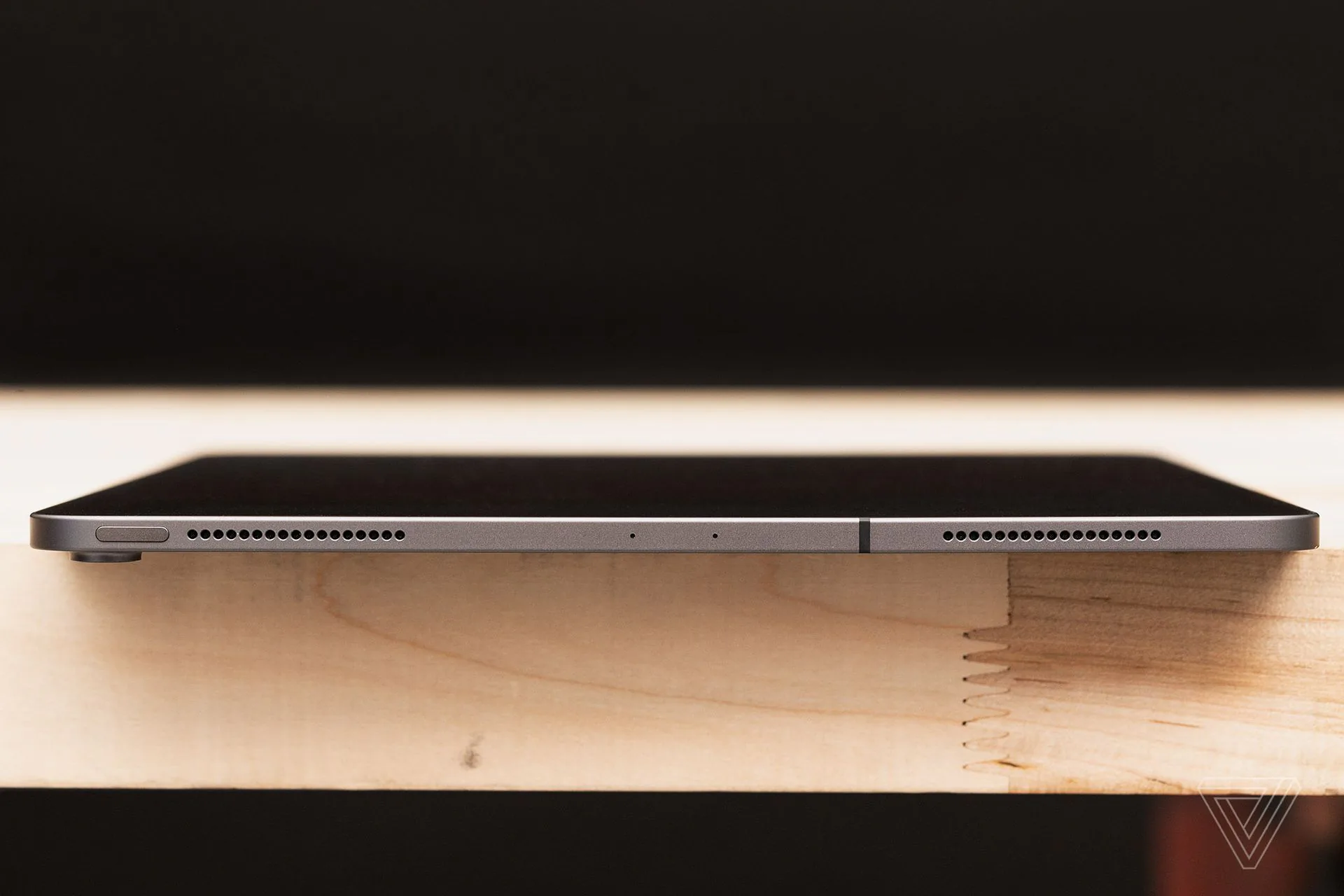 iPad Pro 2018 mạnh hơn laptop nhưng có thể thay thế được laptop?