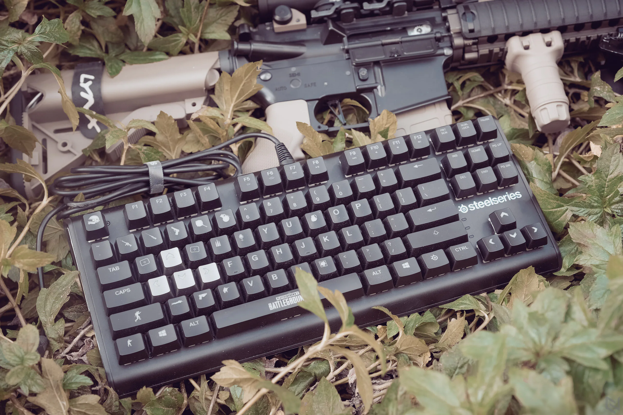 "Chạy bo" phong cách hơn với bộ gaming gear custom PUBG từ SteelSeries