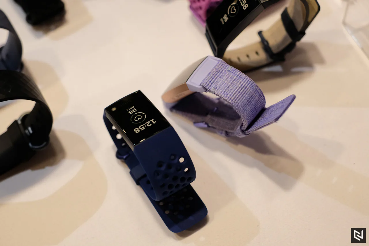 Fitbit Charge 3 lên kệ tại Việt Nam với giá từ 3.799.000 đồng