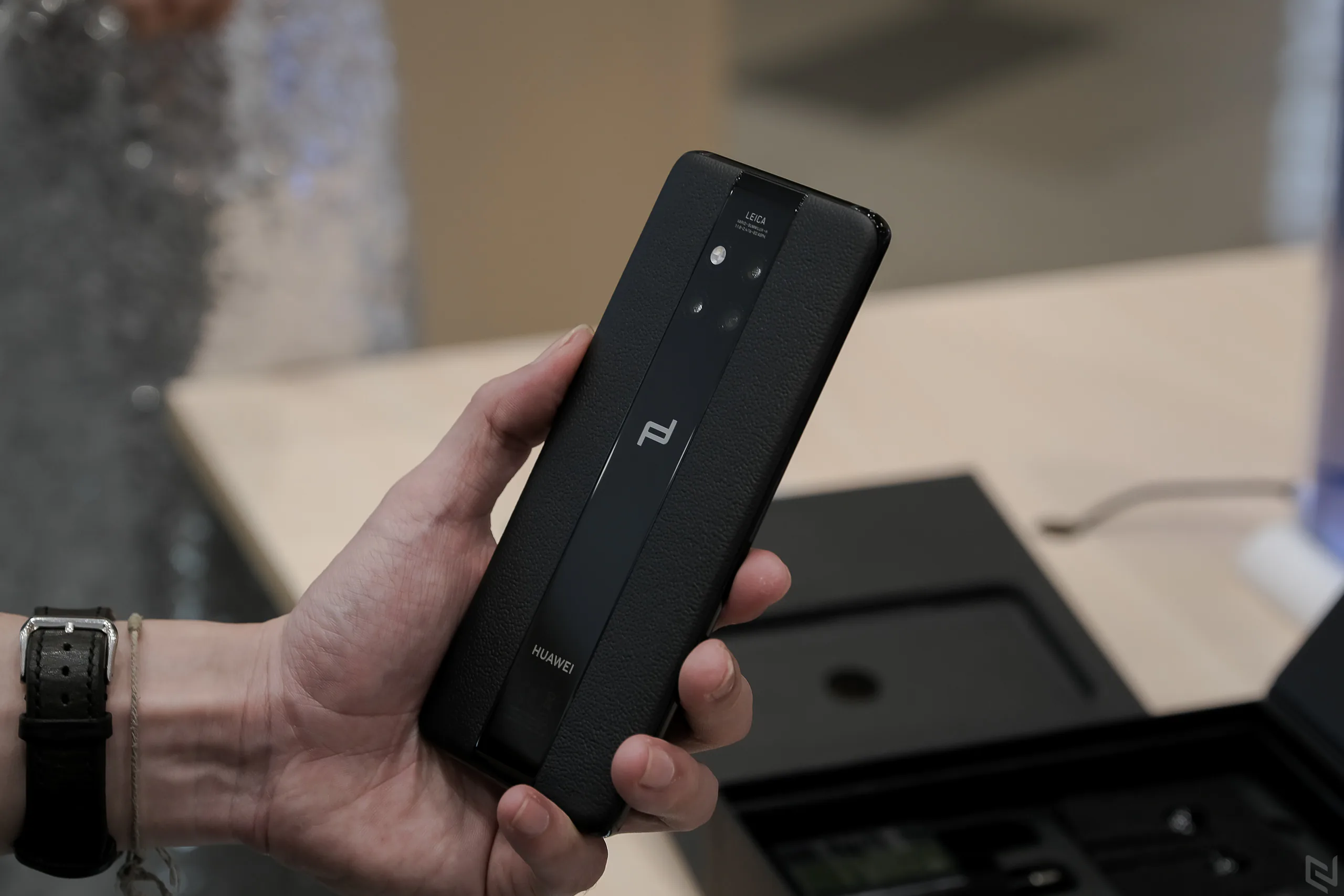 Offline trải nghiệm Huawei Mate 20 RS | Porsche Design tại Việt Nam, giá bán 43.990.000 đồng