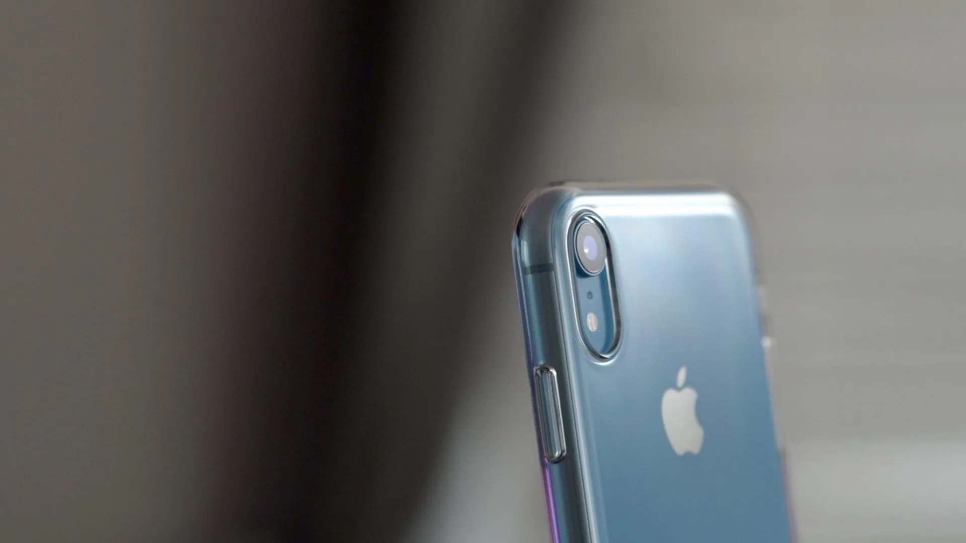 iPhone XR Clear Case: Ốp lưng trong suốt cho iPhone XR giá gần 1 triệu xịn cỡ nào?