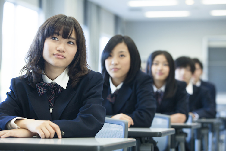 Nhật Bản đổ lỗi cho điện thoại thông minh làm giảm thị lực của học sinh
