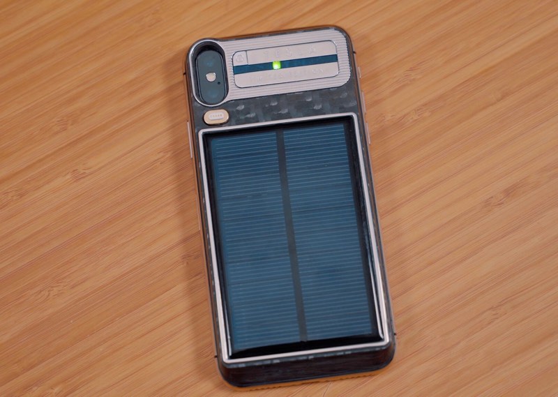 Cận cảnh chiếc Tesla iPhone X sử dụng năng lượng mặt trời