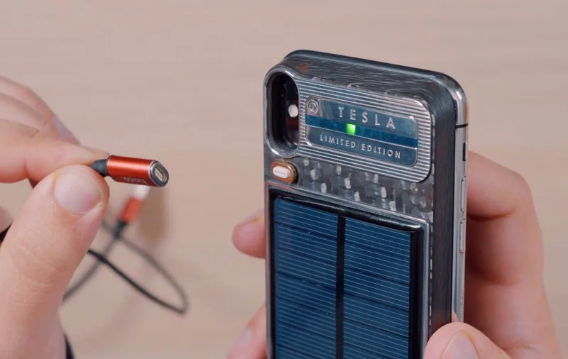 Cận cảnh chiếc Tesla iPhone X sử dụng năng lượng mặt trời