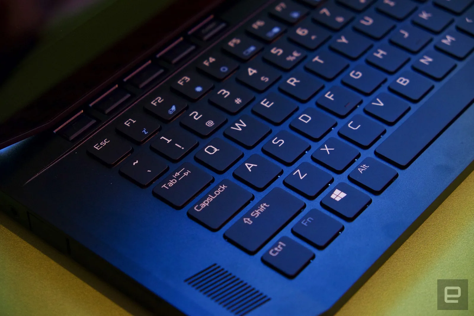 CES 2019: Acer Predator Triton 900 bản lề “cơ động”, lộ diện cấu hình, màn hình 4K, RTX 2080, giá từ $4000