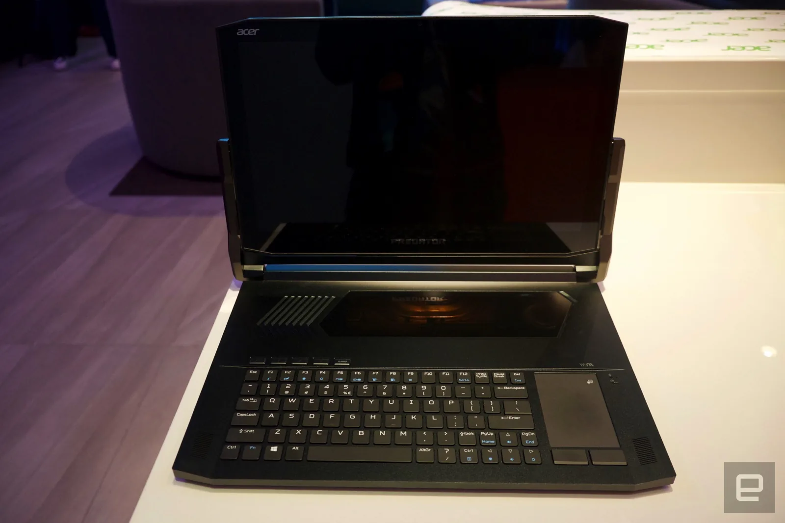 CES 2019: Acer Predator Triton 900 bản lề “cơ động”, lộ diện cấu hình, màn hình 4K, RTX 2080, giá từ $4000