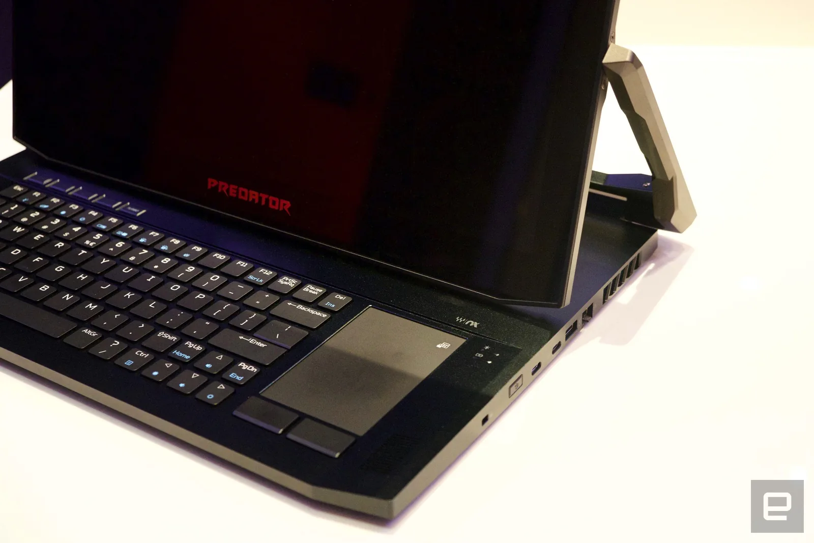 CES 2019: Acer Predator Triton 900 bản lề “cơ động”, lộ diện cấu hình, màn hình 4K, RTX 2080, giá từ $4000