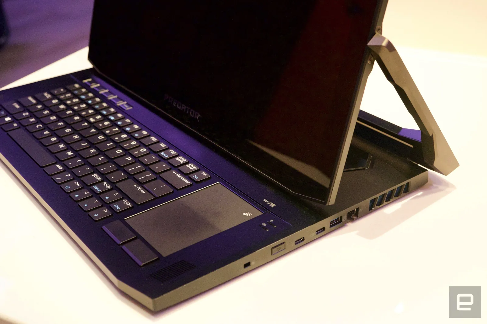 CES 2019: Acer Predator Triton 900 bản lề “cơ động”, lộ diện cấu hình, màn hình 4K, RTX 2080, giá từ $4000