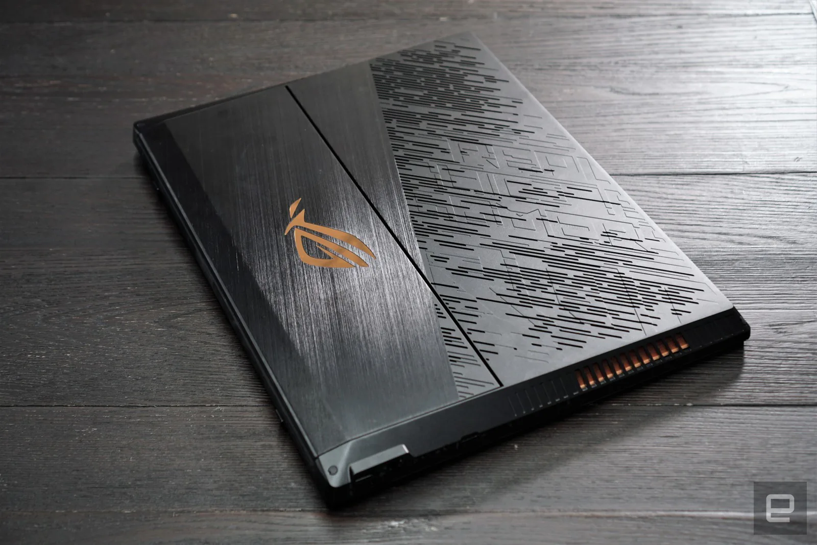 ASUS trình làng ROG Mothership laptop chơi game 2-trong-1