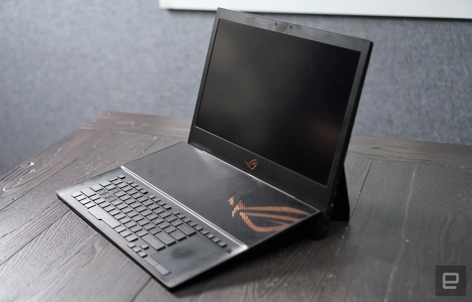 ASUS trình làng ROG Mothership laptop chơi game 2-trong-1