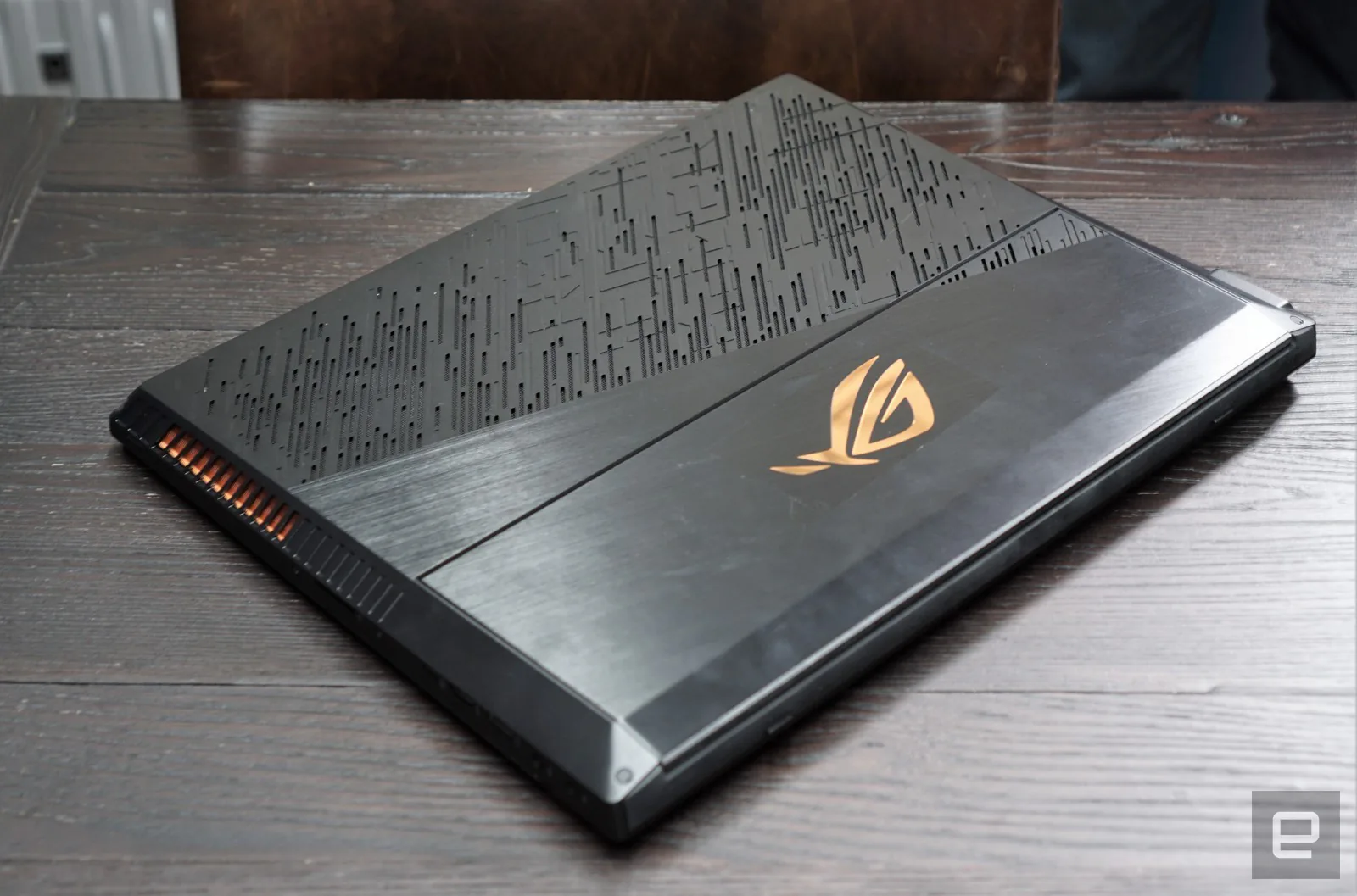 ASUS trình làng ROG Mothership laptop chơi game 2-trong-1