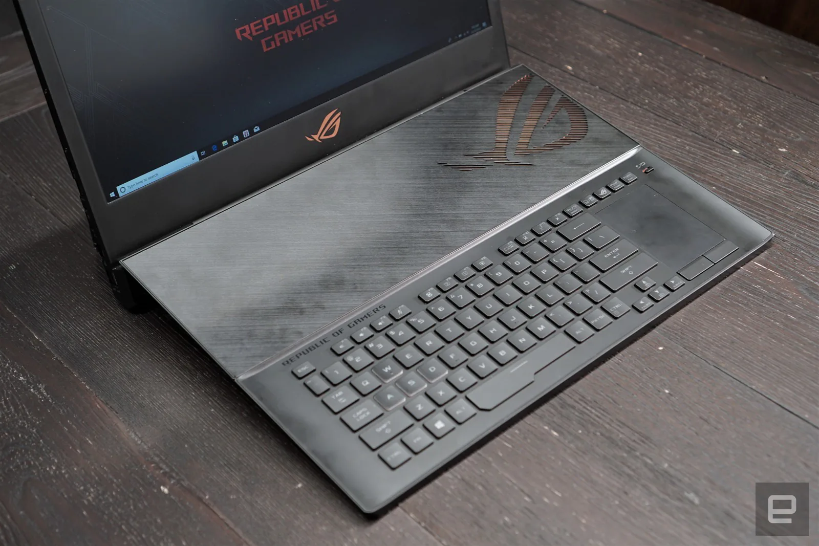 ASUS trình làng ROG Mothership laptop chơi game 2-trong-1