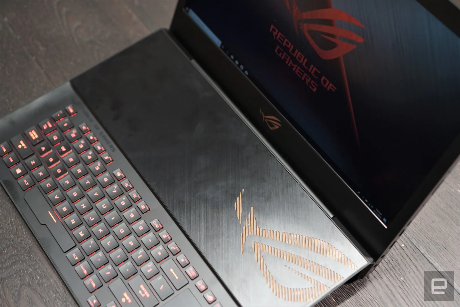 ASUS trình làng ROG Mothership laptop chơi game 2-trong-1