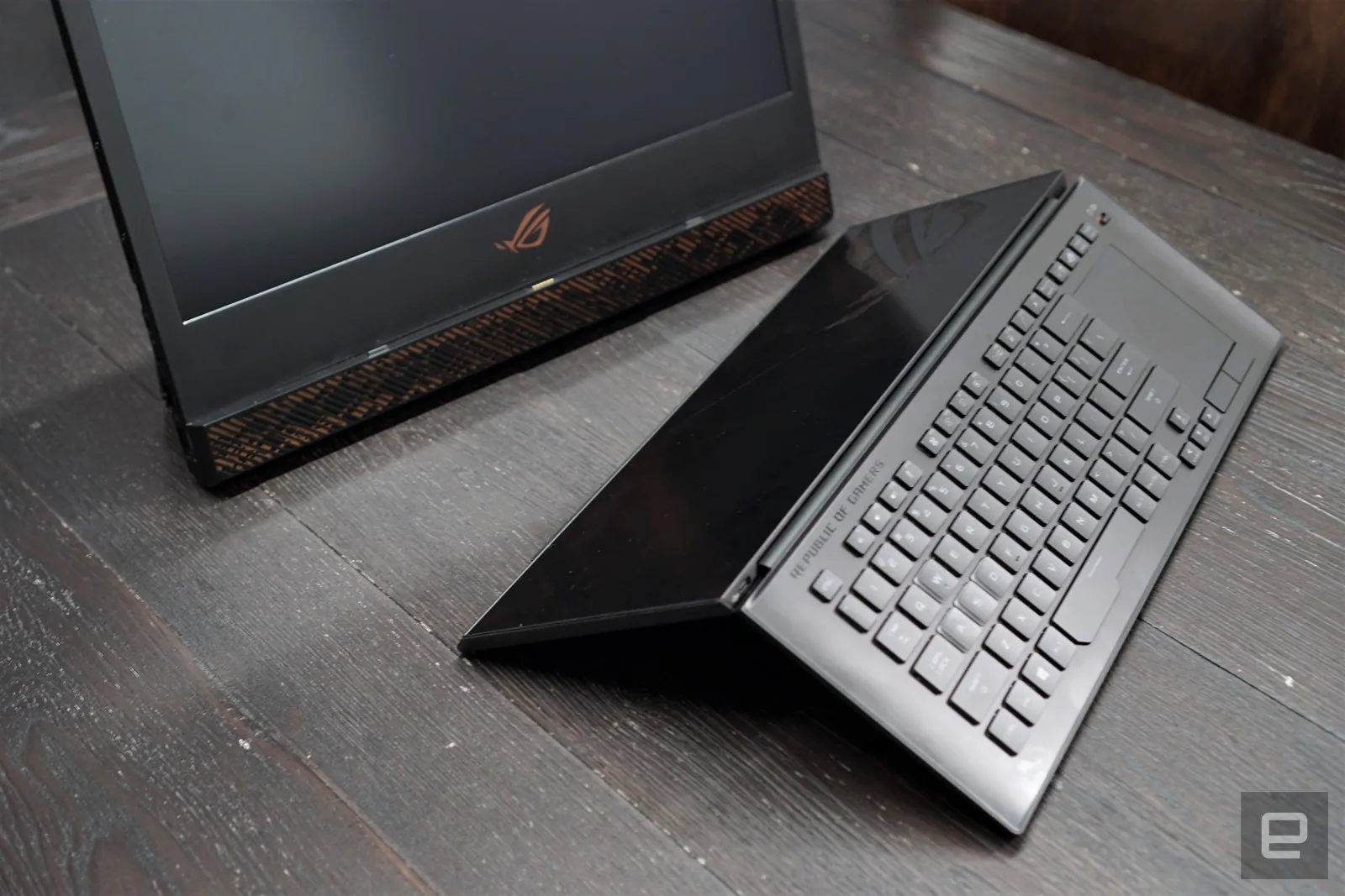 ASUS trình làng ROG Mothership laptop chơi game 2-trong-1