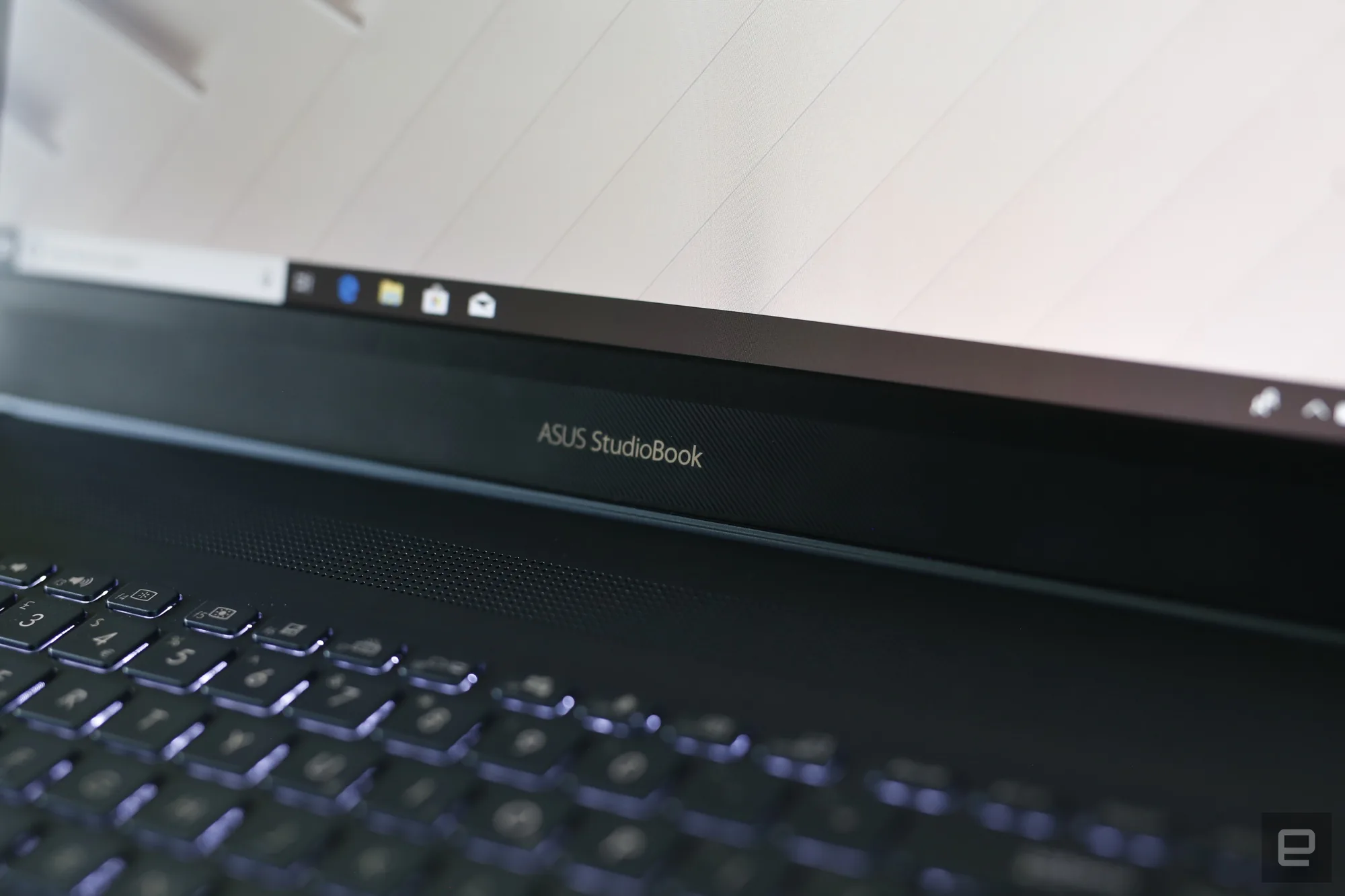 CES 2019: ASUS StudioBook S, chiếc laptop "máy trạm" di động dành cho những nhà sáng tạo