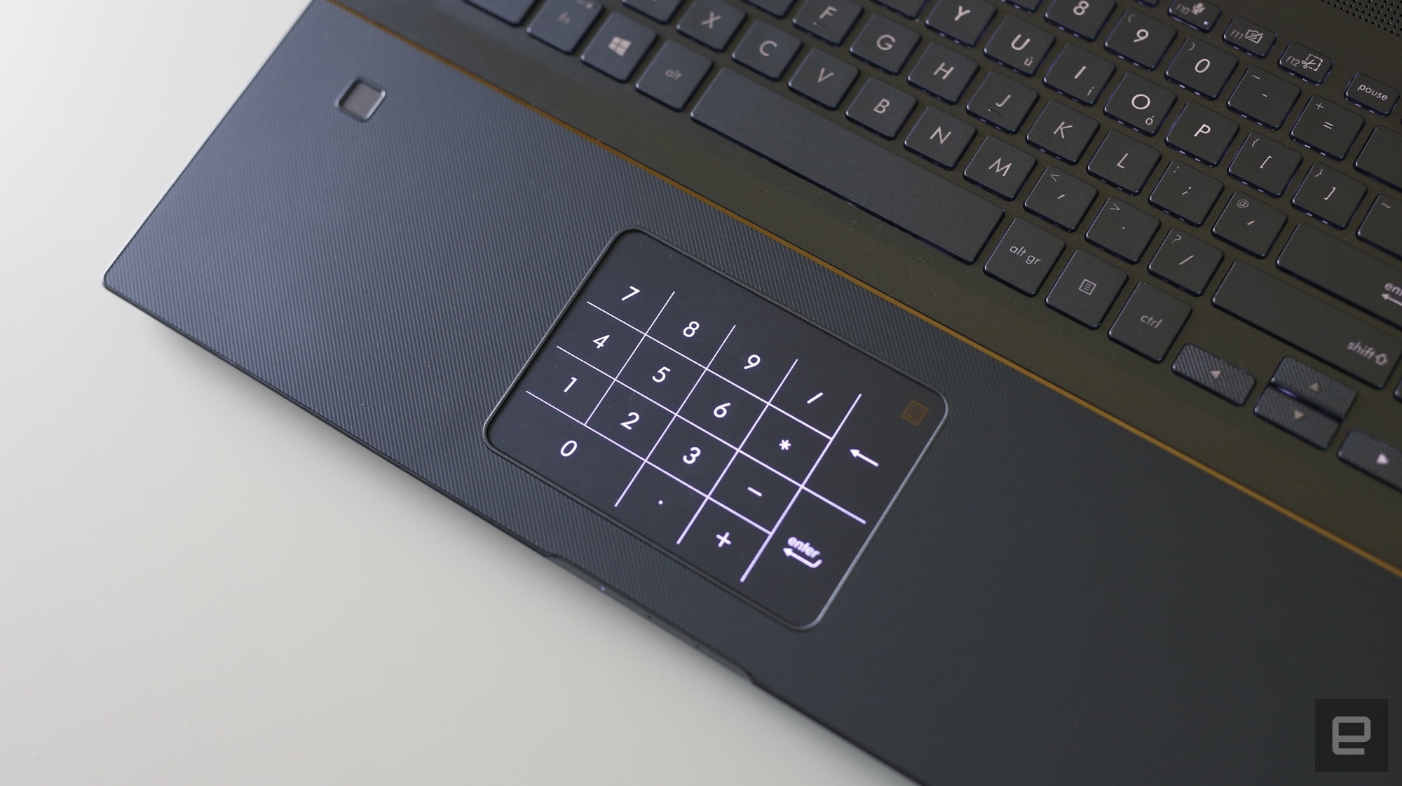 CES 2019: ASUS StudioBook S, chiếc laptop "máy trạm" di động dành cho những nhà sáng tạo