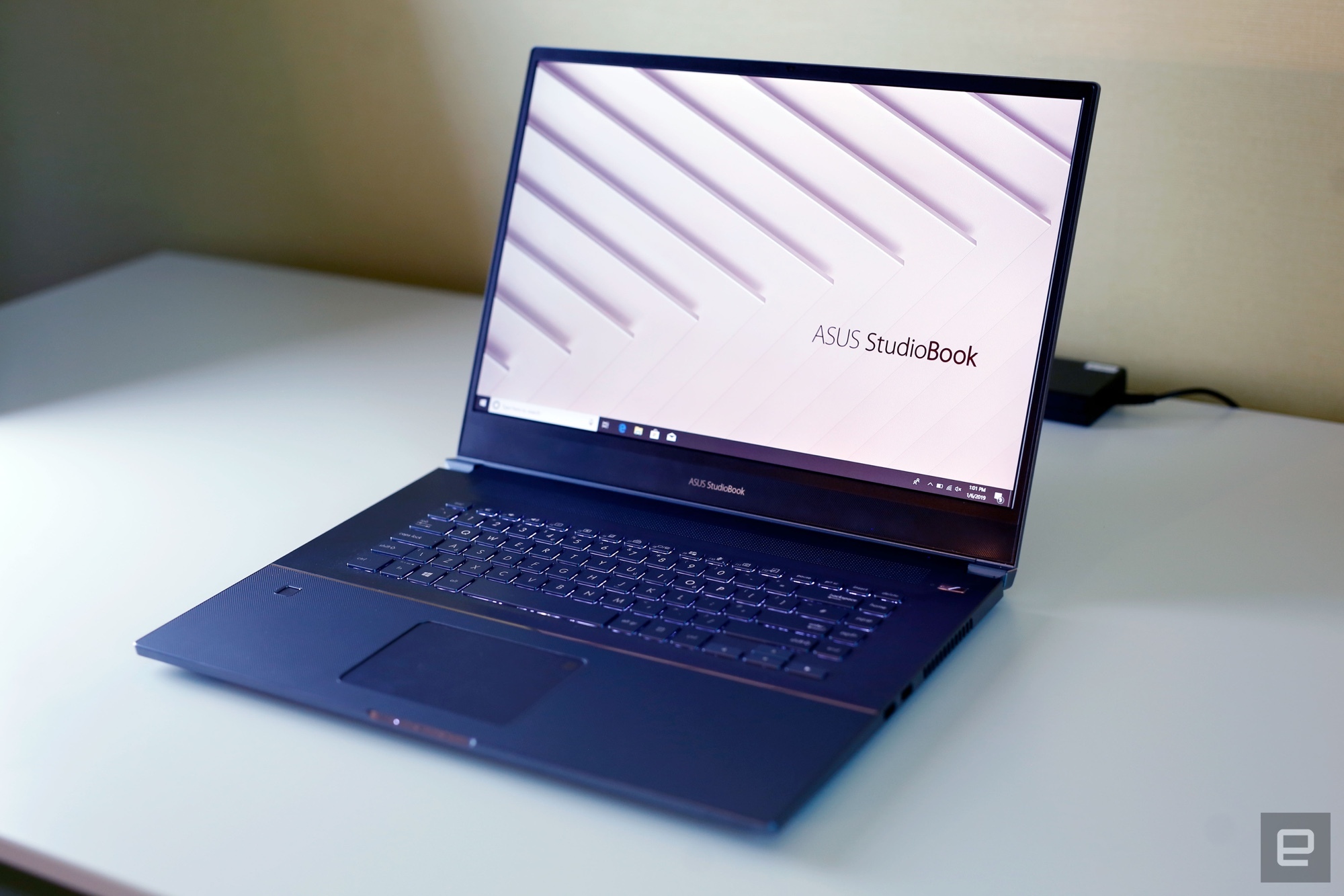 CES 2019: ASUS StudioBook S, chiếc laptop “máy trạm” di động dành cho những nhà sáng tạo