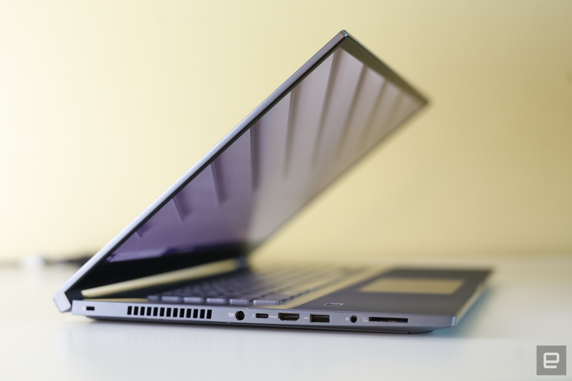 CES 2019: ASUS StudioBook S, chiếc laptop "máy trạm" di động dành cho những nhà sáng tạo