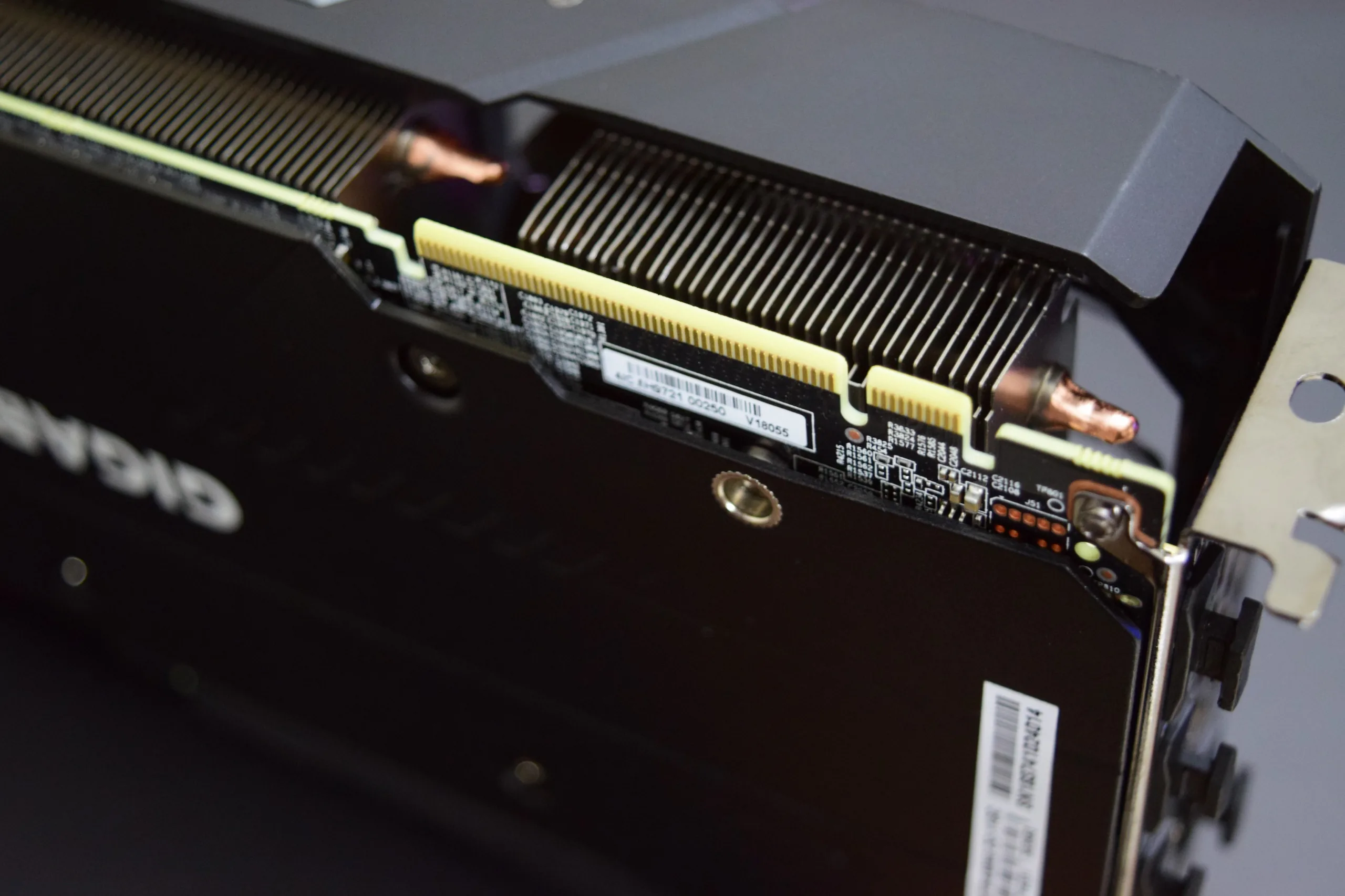 Trên tay Gigabyte GeForce RTX 2080 Ti Gaming OC: To nạc và nhiều công nghệ tích hợp