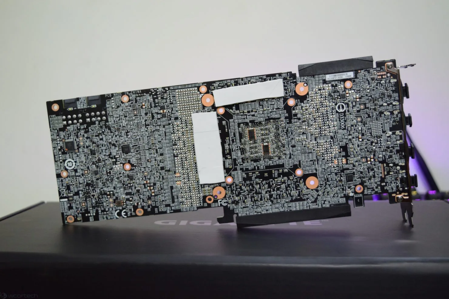 Trên tay Gigabyte GeForce RTX 2080 Ti Gaming OC: To nạc và nhiều công nghệ tích hợp