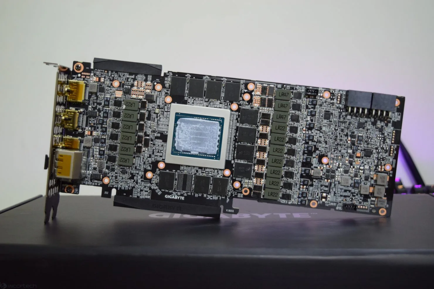 Trên tay Gigabyte GeForce RTX 2080 Ti Gaming OC: To nạc và nhiều công nghệ tích hợp