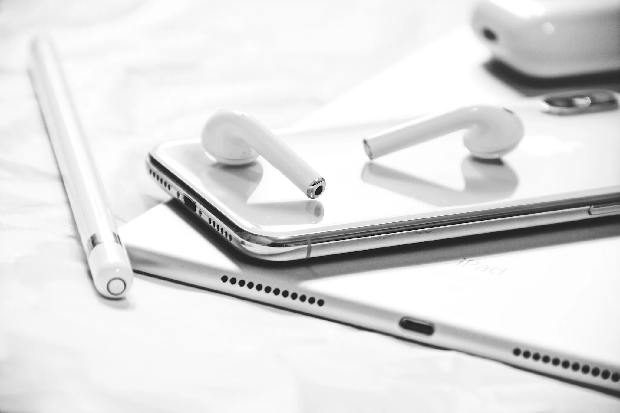 AirPods 2 sẽ ra mắt trong nửa đầu năm nay với thiết kế mới, hỗ trợ theo dõi sức khỏe
