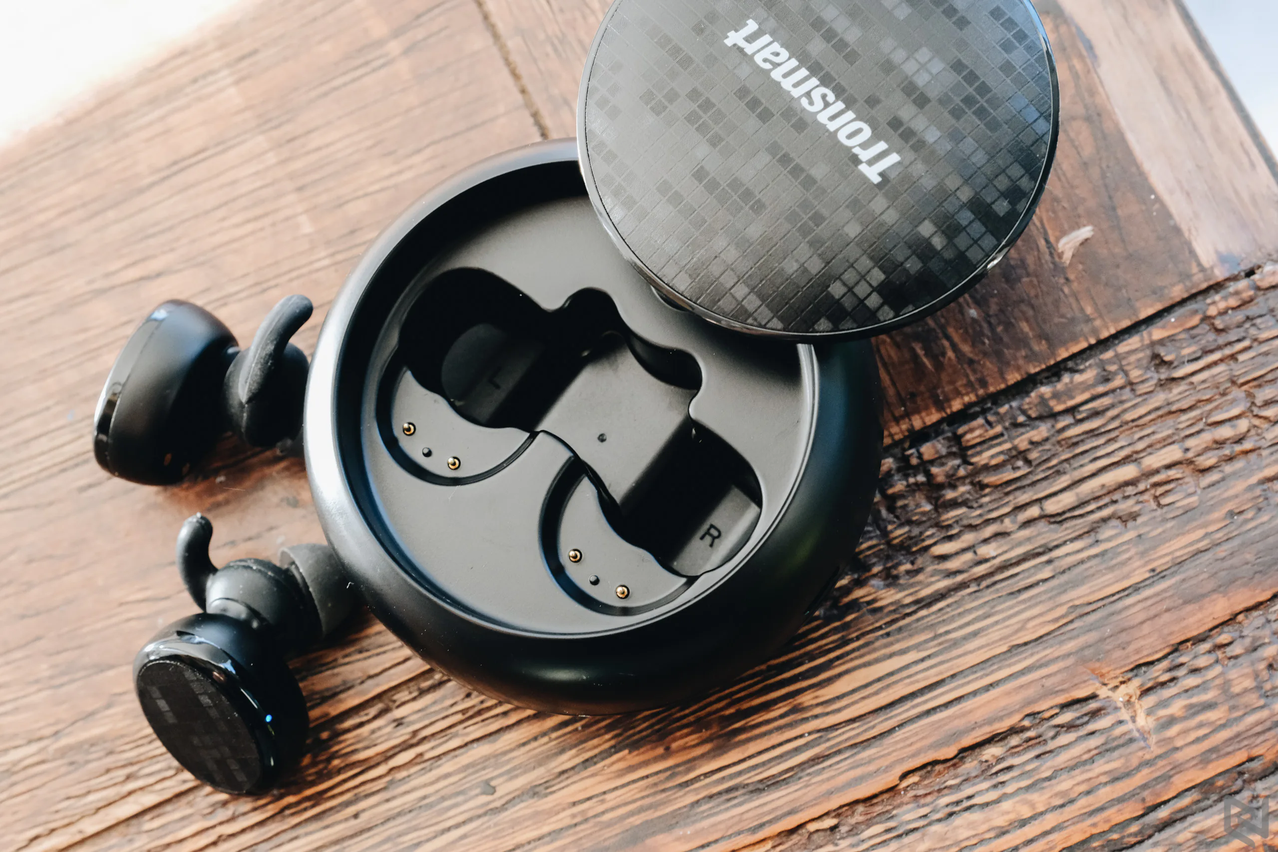 Đánh giá tai nghe không dây Tronsmart Encore Spunky Buds TWS: Chống nước IPX5, cảm ứng chạm, giá 1.1 triệu