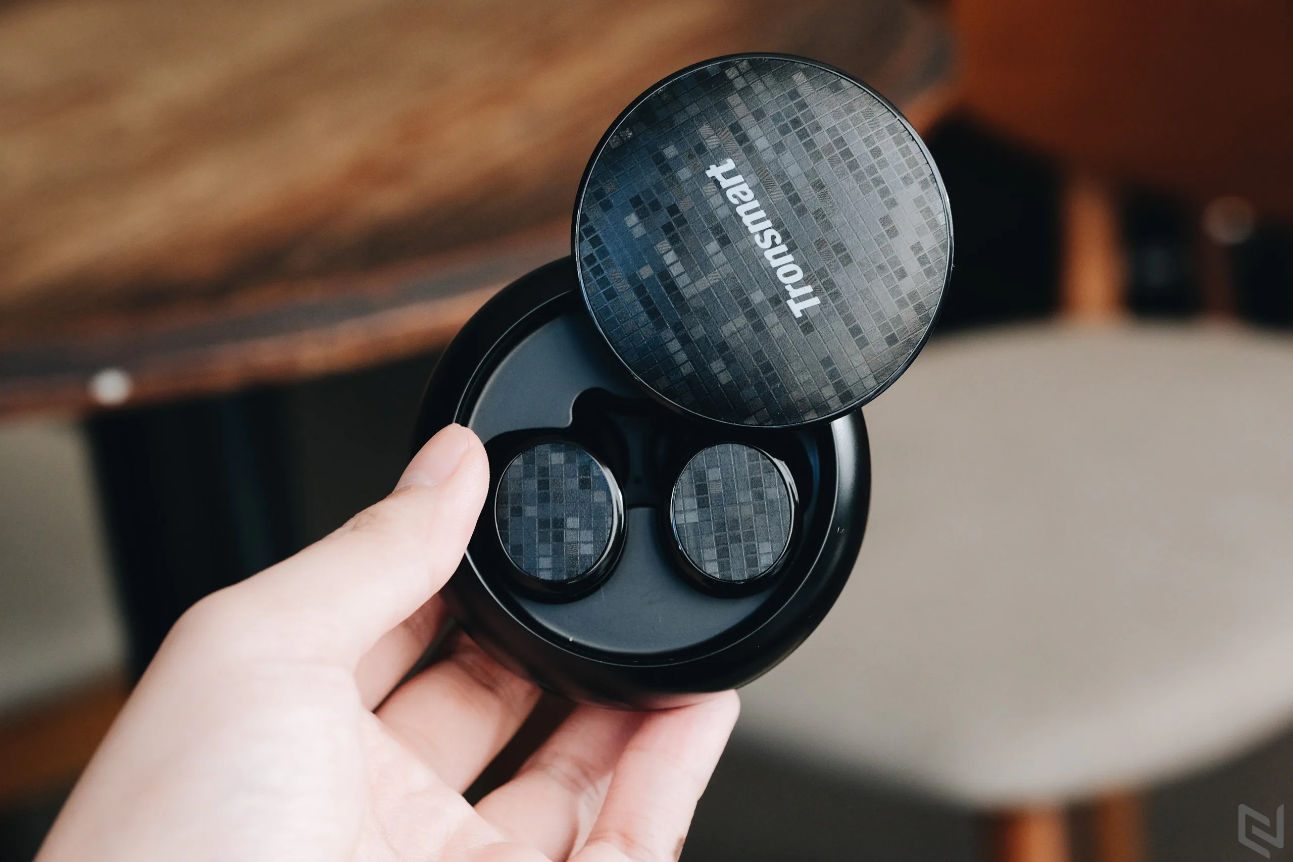 Đánh giá tai nghe không dây Tronsmart Encore Spunky Buds TWS: Chống nước IPX5, cảm ứng chạm, giá 1.1 triệu