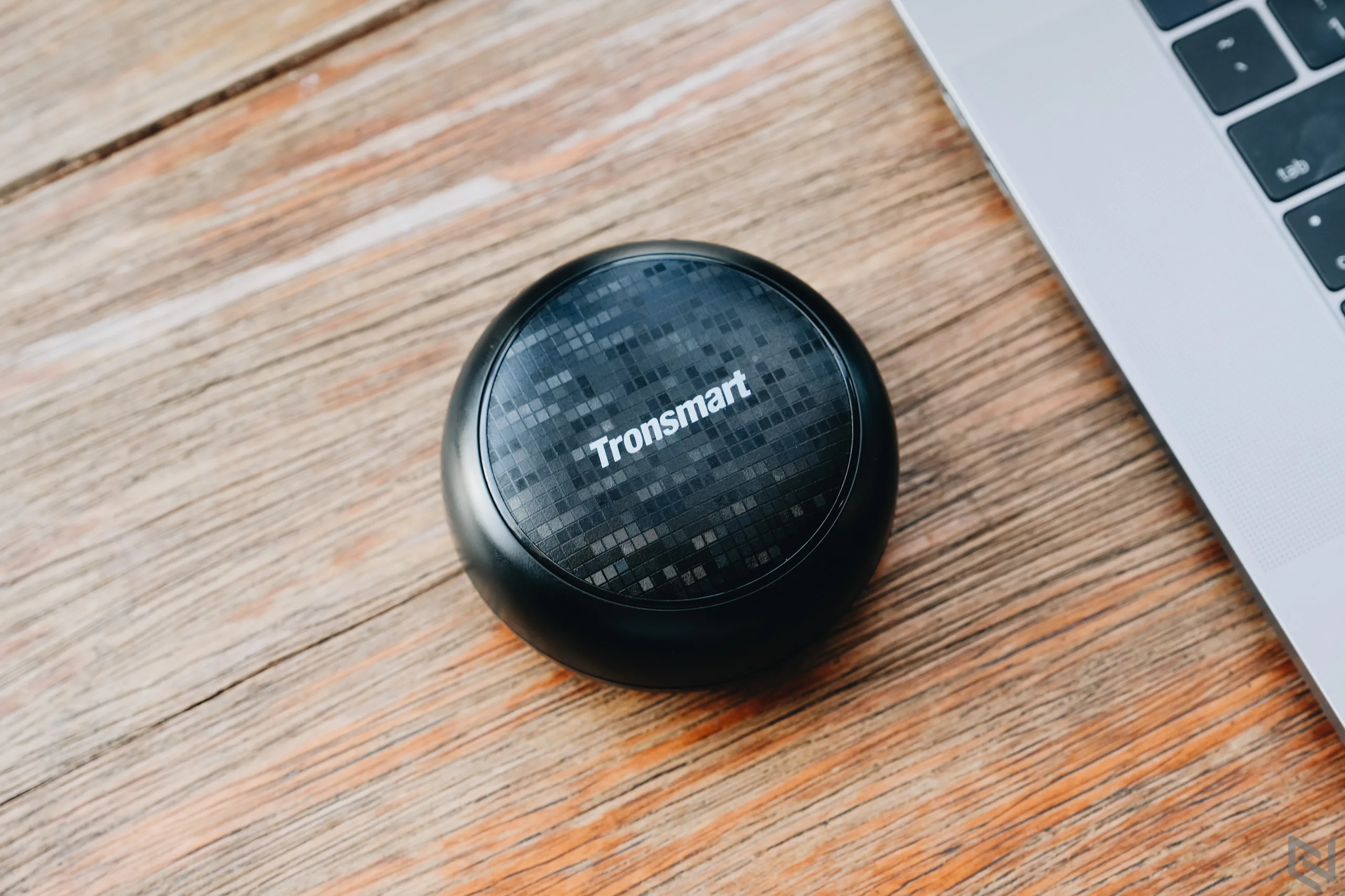 Đánh giá tai nghe không dây Tronsmart Encore Spunky Buds TWS: Chống nước IPX5, cảm ứng chạm, giá 1.1 triệu