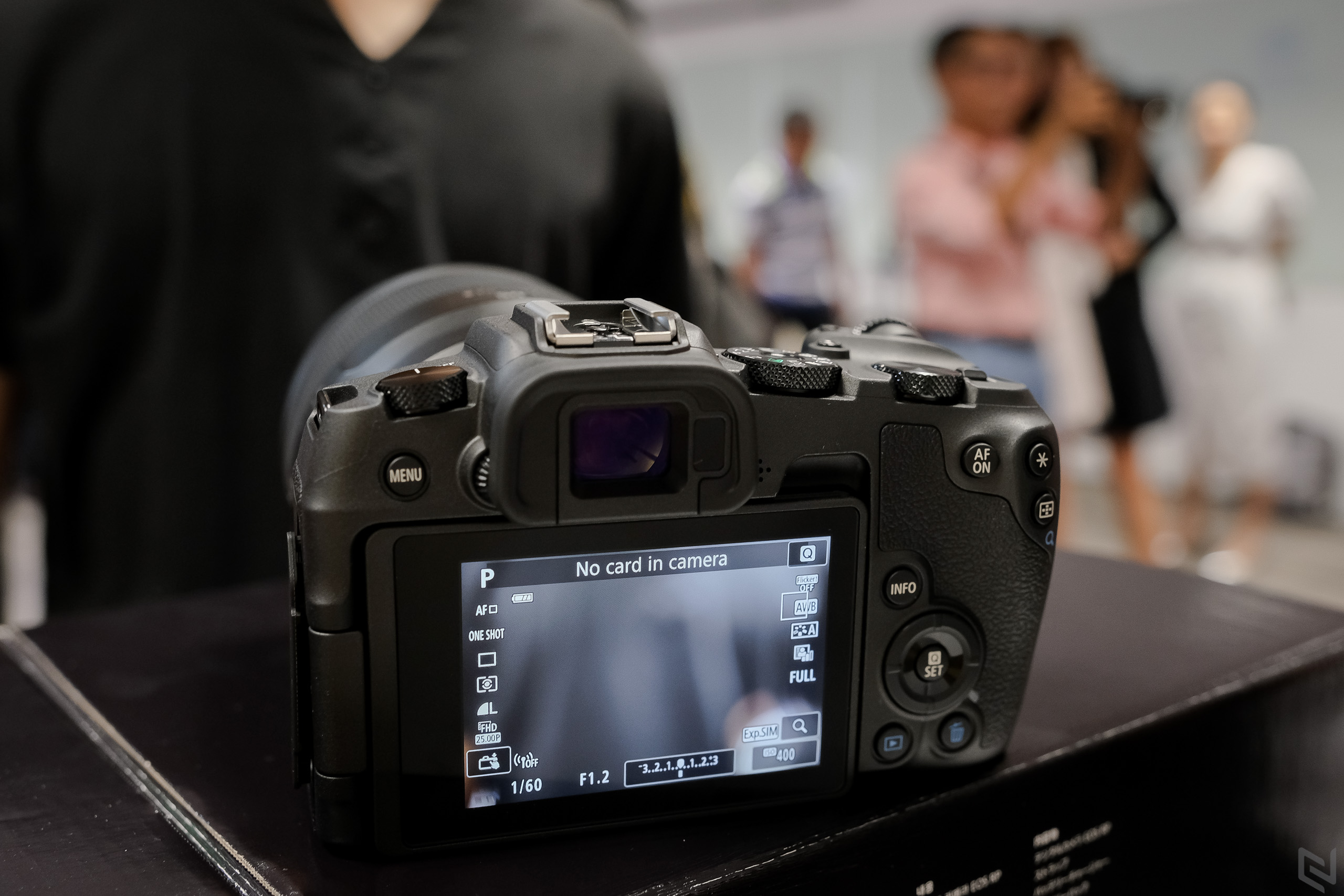 Canon ra mắt máy ảnh full-frame EOS RP tại Việt Nam, lựa chọn cho start up photographer, giá 38 triệu
