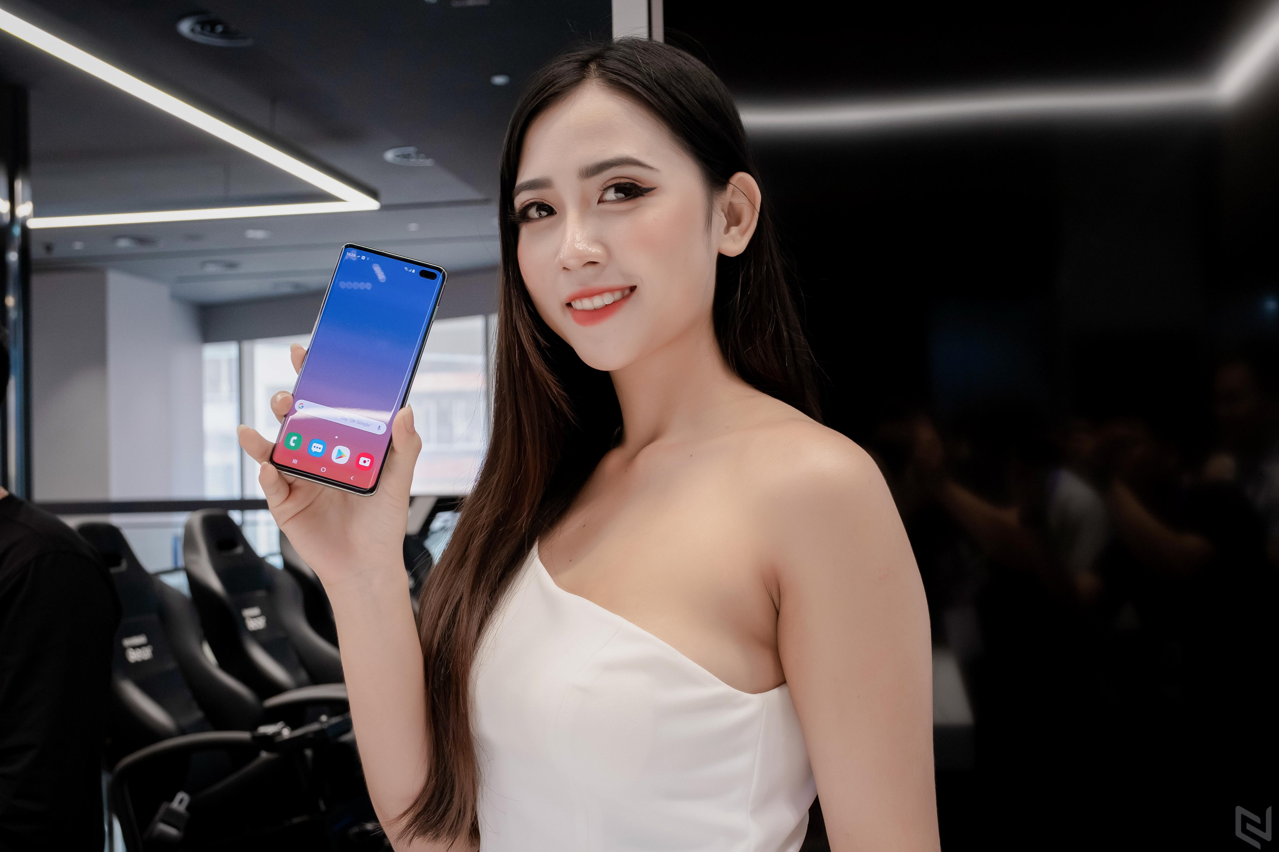 Trên tay bộ đôi Galaxy S10 và Galaxy S10+ tại Việt Nam trong ngày đầu ra mắt
