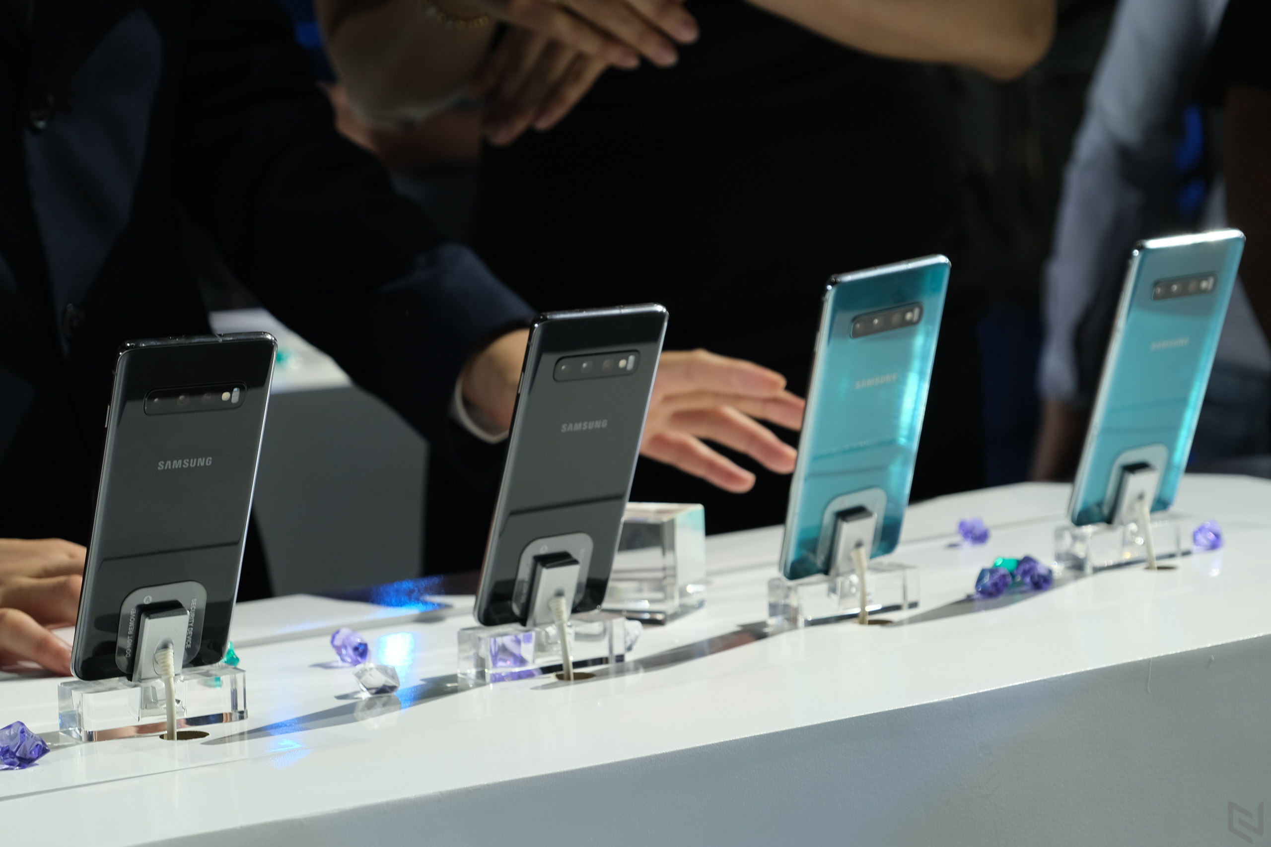 Đặt gạch Samsung Galaxy S10/S10 Plus nhận quà 10 triệu đồng tại Di Động Việt