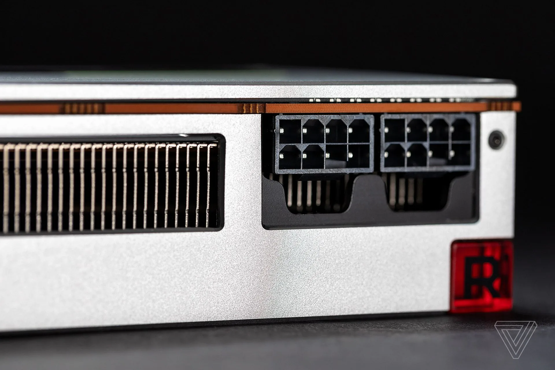 Radeon VII là câu trả lời thô bạo nhất của AMD dành cho NVIDIA