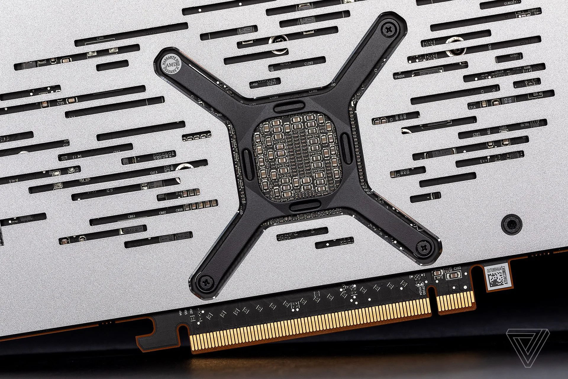 Radeon VII là câu trả lời thô bạo nhất của AMD dành cho NVIDIA