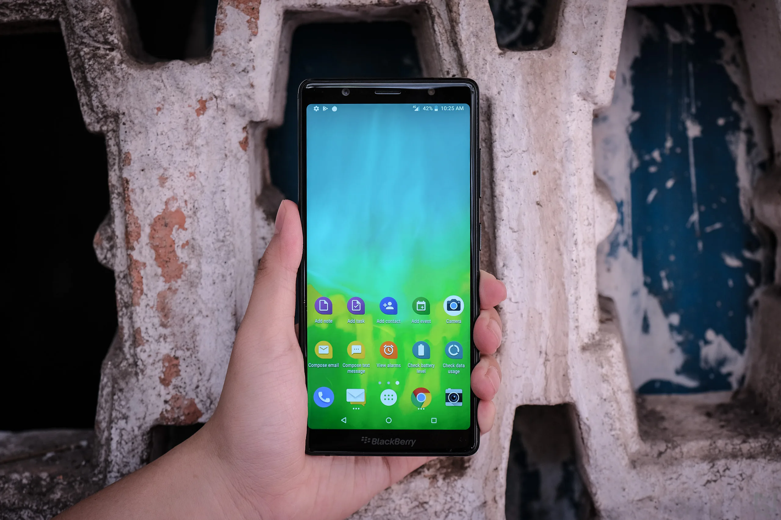 Trên tay BlackBerry Evolve, không còn bàn phím vật lý, hoàn thiện rất tốt cho phân khúc tầm trung, giá 7.990.000VND