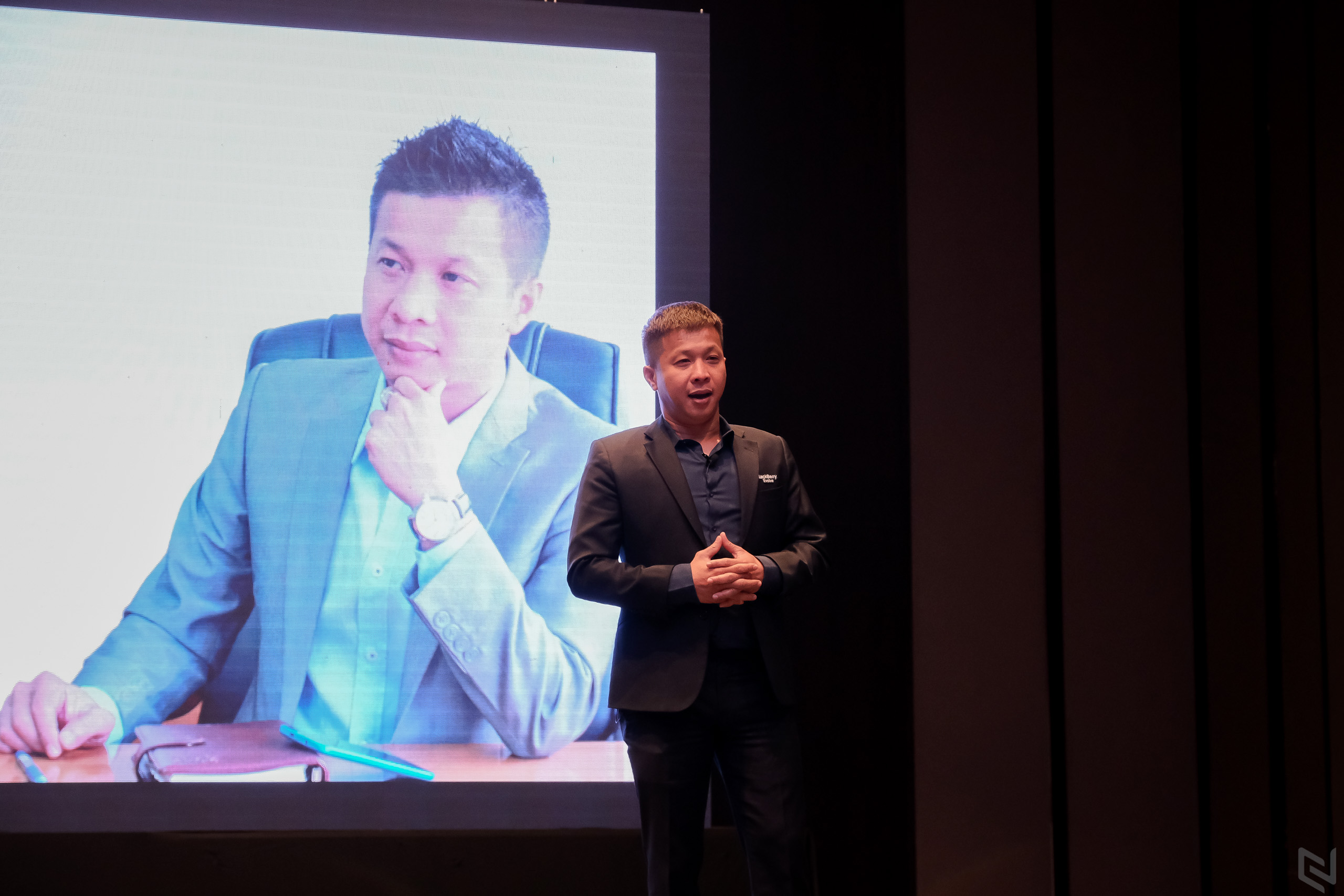 BlackBerry Evolve ra mắt tại Việt Nam: Màn hình lớn, pin khủng, tặng kèm tai nghe JBL khi đặt hàng sớm